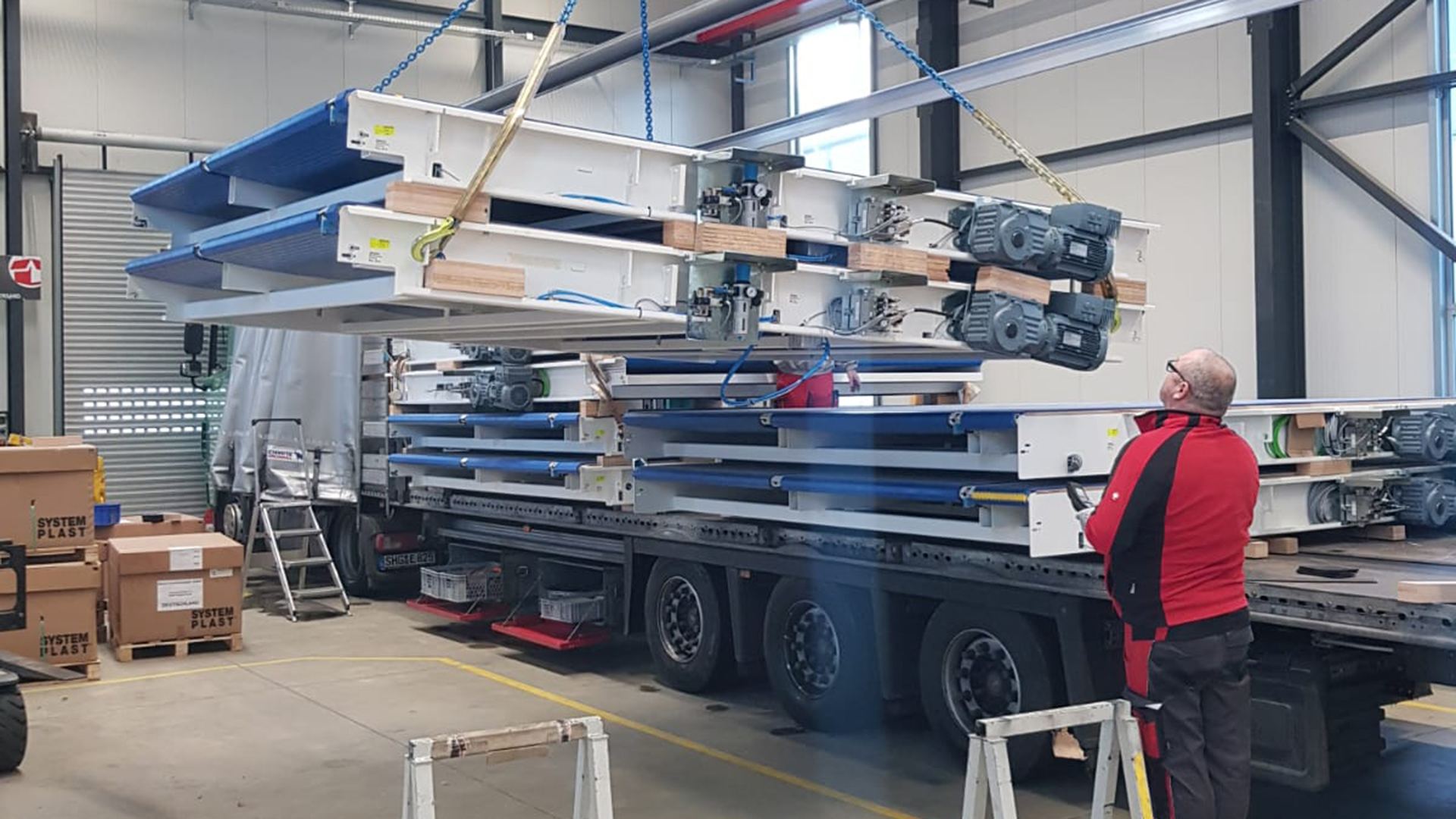 Eine unserer Spezialitäten ist der Maschinentransport unter Plane. 