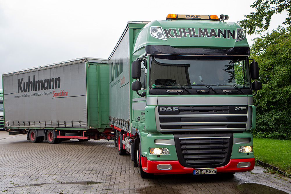Jumbozug der Spedition Kuhlmann auf dem eigenen Gelände