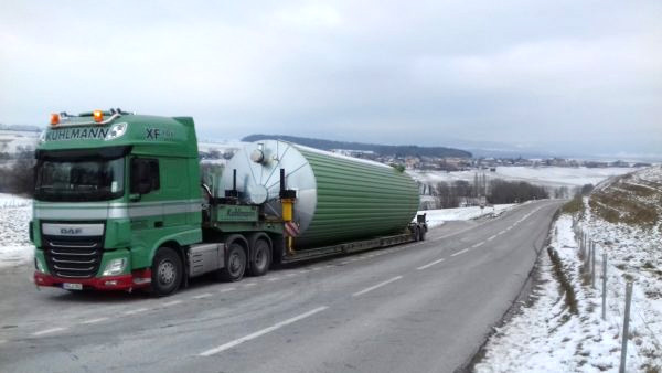 Schneller Transport mit Plateaufahrzeugen von Schwer- und Spezialladungen trotz Übermaßen. Dank Dauergenehmigungen für Übermasse führt die Spedition Kuhlmann Transporte in Deutschland sowie in den Benelux-Laendern, Frankreich, Portugal und Spanien schnell und ohne lange Genehmigungsverfahren durch.